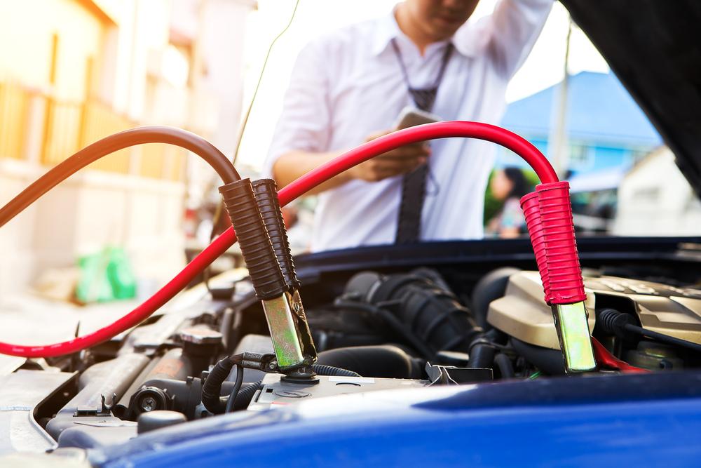 Mesa Arizona towing and roadside assistance professionals helping stranded drivers